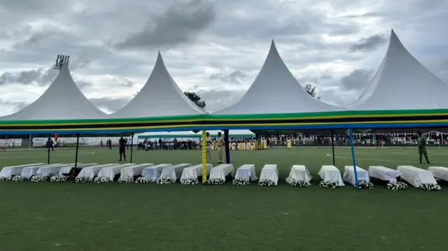 Amasanduku y'abantu 19 baguye muri iyi mpanuka
