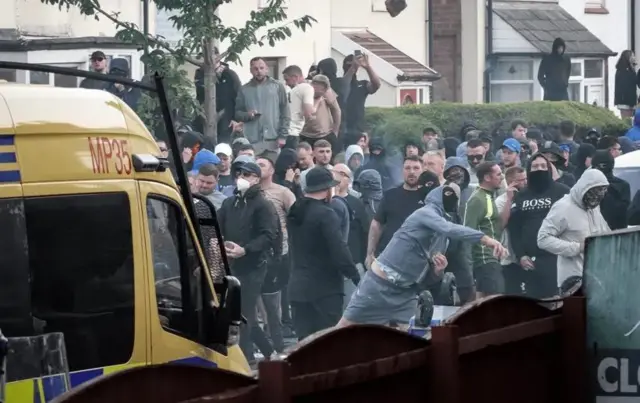 برطانیہ، مظاہرے