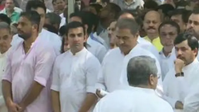 अरुण जेटली को अंतिम विदाई देने जुटे लोग