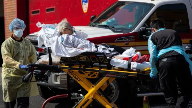 قال ترامب إن الولايات المتحدة ستمتلك قريبا أجهزة تنفس صناعي تفوق احتياجها لمساعدة المرضى