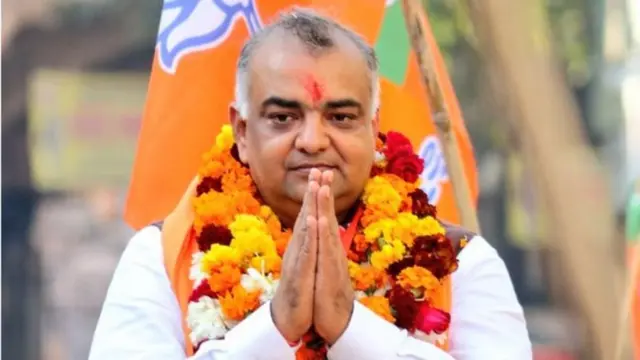 आकाश सक्सेना 