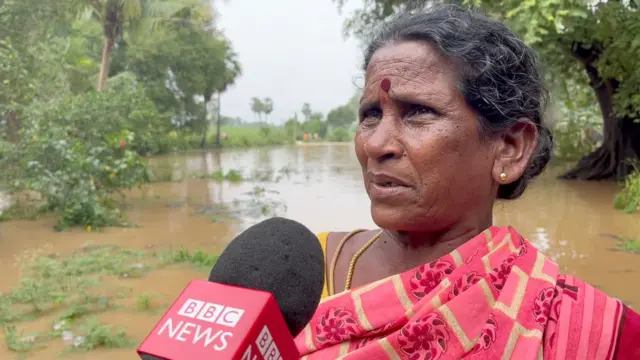 ஐந்து நாட்களாக வேலை இல்லை என்கிறார் வள்ளியம்மை