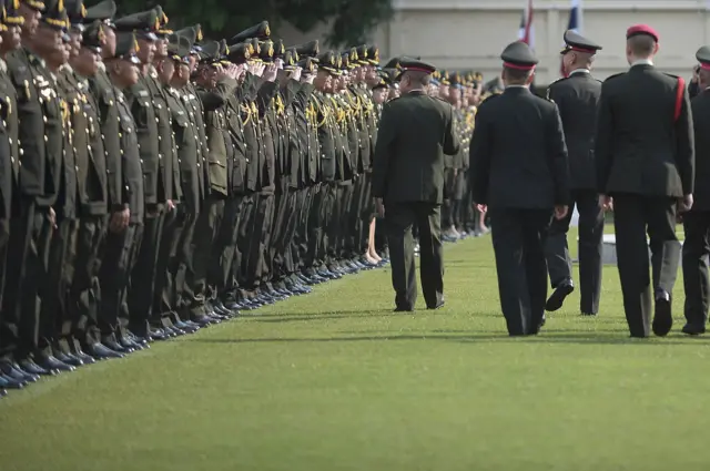 สวนสนาม