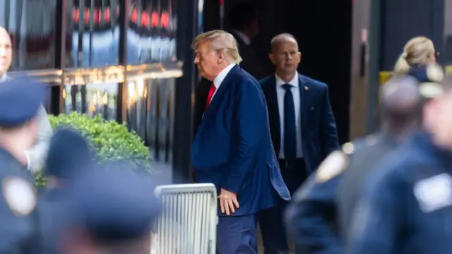 শুনানিতে হাজির হতে ফ্লোরিডা থেকে নিউ ইয়র্ক আসেন মি. ট্রাম্প