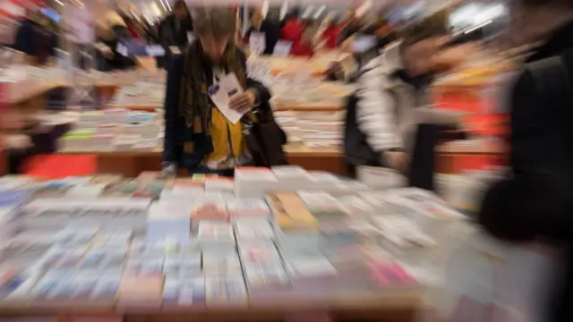 Imagen difuminada de una tienda de libros