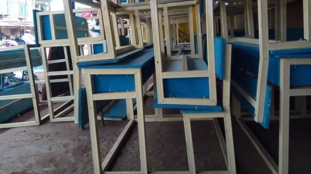 Wadansu kujerun makaranta da guragun suka yi