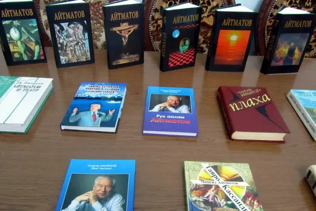 Ч. Айтматовдун чыгармалары көзү барында эле дүйнөнүн 174 тилине которулуп, жалпы нускасы 80 миллиондой даанада басылып чыккан.