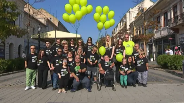 Pokret malih ljudi Srbije grupna fotografija