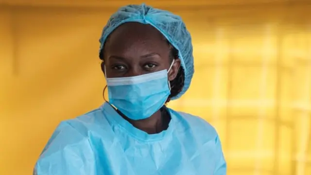 Red Cross nurse in Kenya