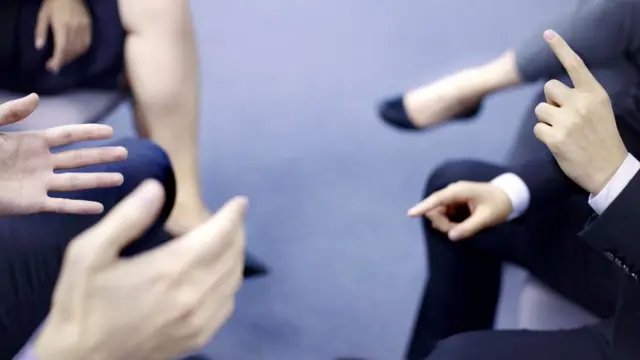 Оживленная жестикуляция