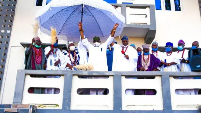 Govnor Akeredolu wit traditional rulers for di state dem give am royal blessing as im dey contest for di 2020 election