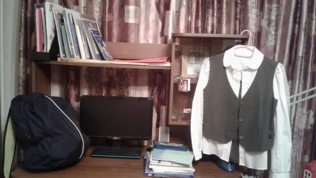 Школьная фома на вешалке