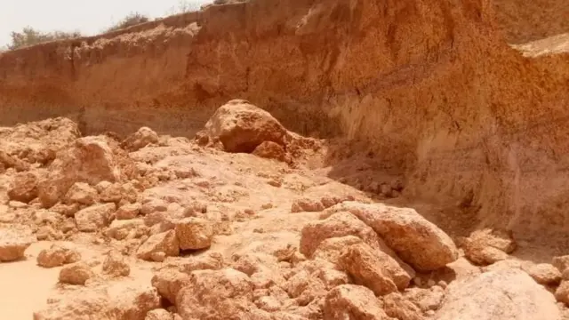 Di ground dem bin dey dig for sand to build house