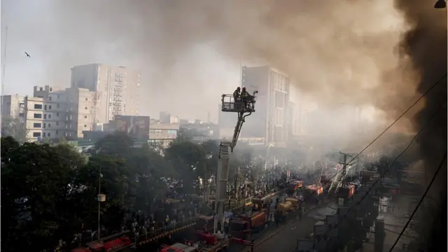 لاہور حفیظ سینٹر آتشزدگی