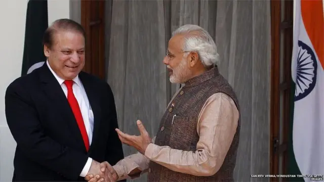 પાકિસ્તાનના પૂર્વ વડપ્રધાન નવાઝ શરીફ અને ભારતના વડા પ્રધાન નરેન્દ્ર મોદી