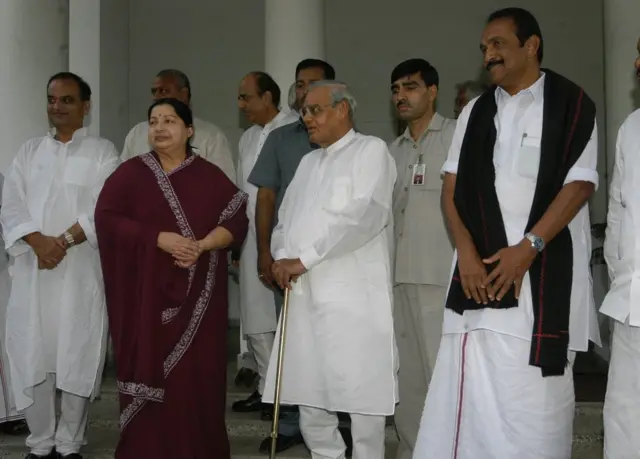 1998இல் பிரதமராக இருந்த வாஜ்பேயி, தமிழகத்தில் திமுக ஆட்சியை கலைக்குமாறு வற்புறுத்தப்பட்டபோது மறுத்தார்