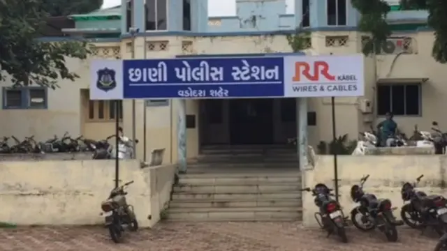 પુત્રની અંતિમવિધિ કરી, તેના ફોટા પર હાર ચઢાવતા હતા અને તે જીવતો ઘરે આવ્યો