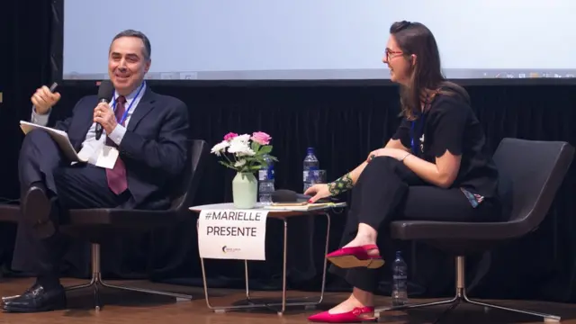 Ministro do STF Luís Barroso durante palestra em Londres