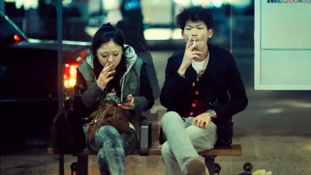 شهری در ژاپن که راه رفتن با تلفن را ممنوع کرد