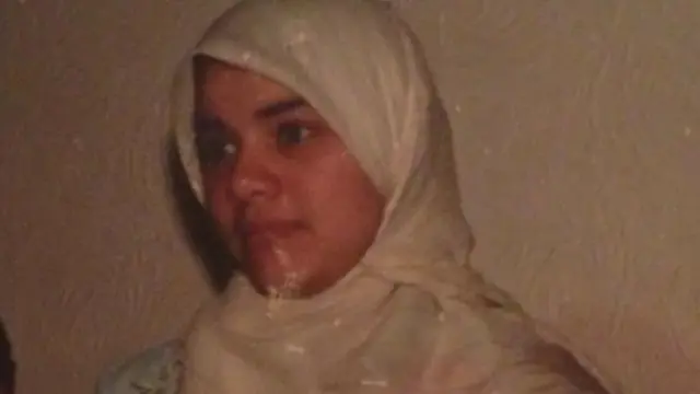 모나는 9년간 히잡을 썼다