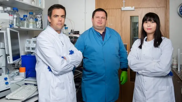 Sandy Douglas, Adam Ritchie dan Carina Joe.