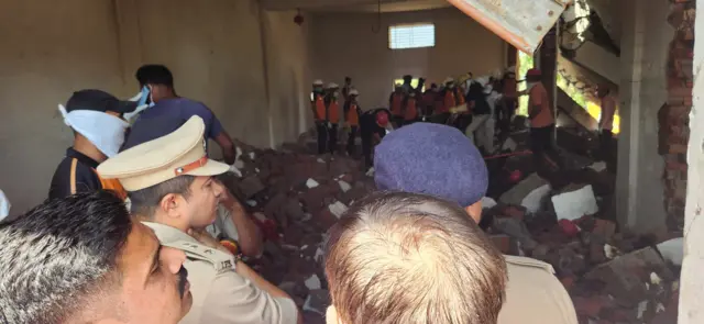 ડીસામાં ફટાકડાની ફેકટરીમાં ધડાકો અને 21 લોકોનાં મોત થયાં છે 