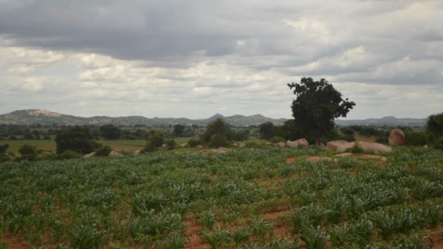पृथ्वीच्या वातावरणात शिरण्याआधी अशनी जळून जातात.