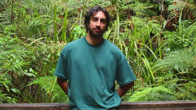 샘은 현재 챗봇이 인간 상담가를 완전히 대체할 수는 없다고 생각하지만 기술의 발전에 대해선 열린 마음을 유지하고 있다