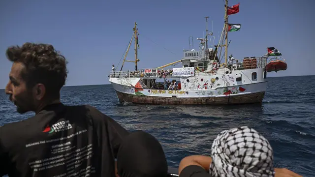 حنظلة: من هي الشخصية التي تحمل سفينة المساعدات الجديدة إلى غزة اسمها؟ - BBC News عربي