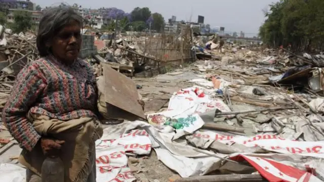 सुकुम्बासी बस्तीमा एक महिला