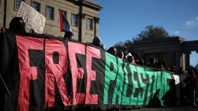 акция в лондоне