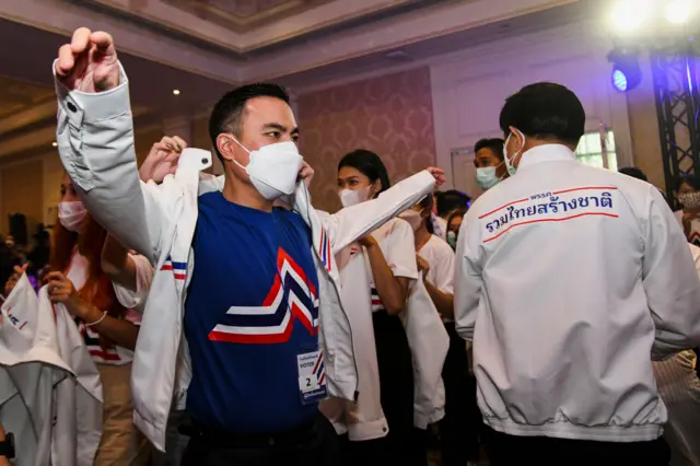 เอกนัฏ พร้อมพันธุ์