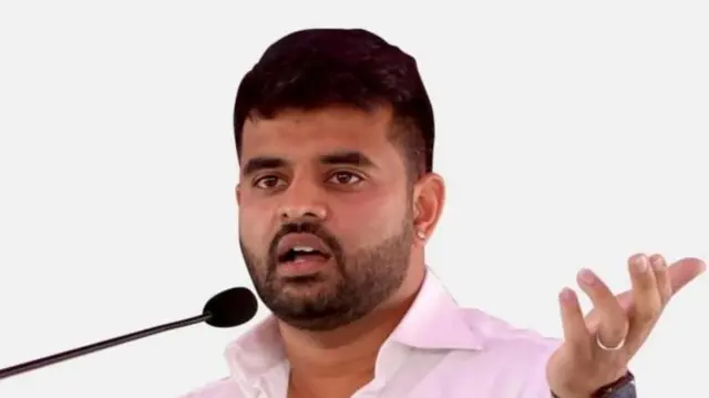 ప్రజ్వల్ రేవణ్ణ, హెచ్ డీ దేవెగౌడ, కర్ణాటక