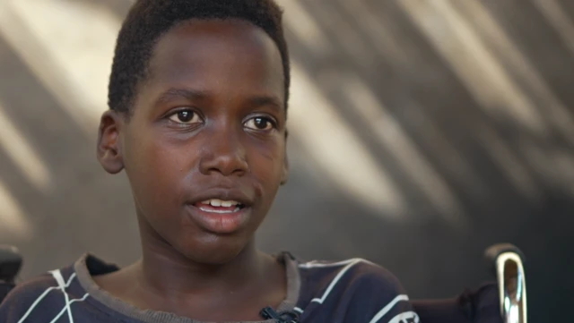 Захер - хлопчик з коротким кучерявим волоссям