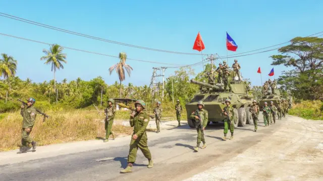 အေအေတပ်ဖွဲ့ဝင်တွေ (ပုံဟောင်း)