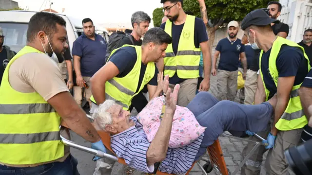 وصل أشخاص فروا من قرى جنوب لبنان إلى ملجأ مؤقت في مؤسسة تعليمية في بيروت، لبنان، 23 سبتمبر 2024.