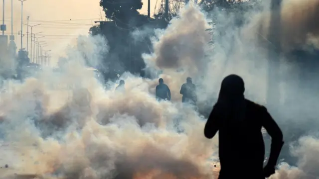 ইমরান খানের গ্রেফতারের প্রতিবাদের ৯ই মে দেশজুড়ে সহিংস বিক্ষোভ চলে