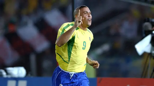 Ronaldo comemora na Copa do Mundo do Japão, em 2002