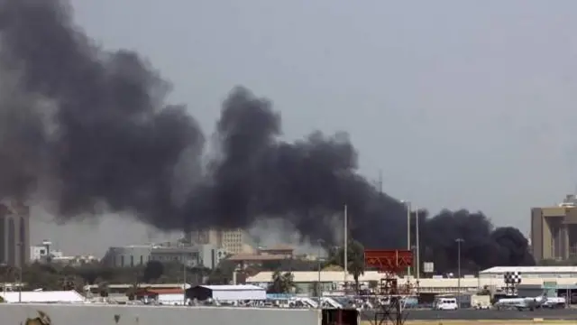 Maxay isku hayaan labada dhinac