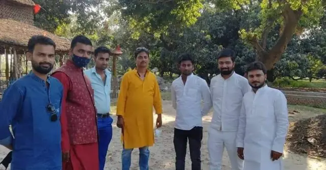 समर्थकों के साथ मनीष कश्यप