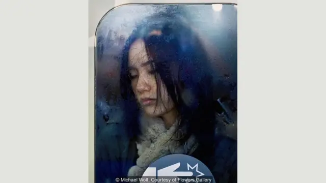 pasajera en el metro de Tokio