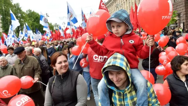Ukrayna'nın başkenti Kiev'de sol partiler ve sendikalar yürüyüş düzenledi.