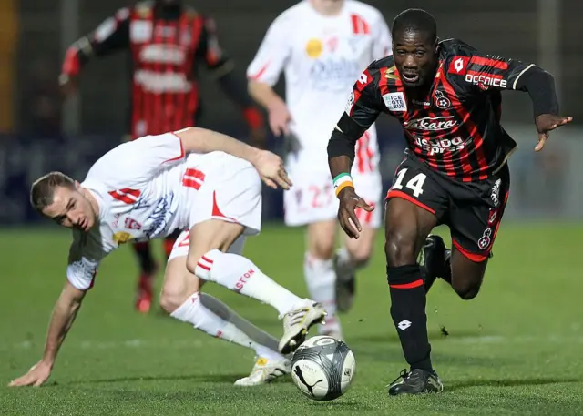 Emerse Fae a terminé sa carrière à l’OGC Nice où il a évolué entre 2009 et 2012.