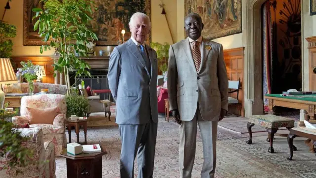Sarkin Asante na Ghana, Otumfuo Osei Tutu II (D)  tare da Sarki Charles na Birtaniya, a ranar  Talata 23 Yuli 2024