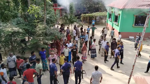 ঘটনার পরপরই পুলিশ উপস্থিত হয় সেখানে