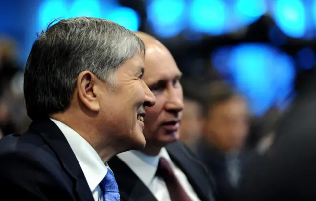 Алмазбек Атамбаев презиент кезинде тышкы саясатта Орусияга басым жасап келди