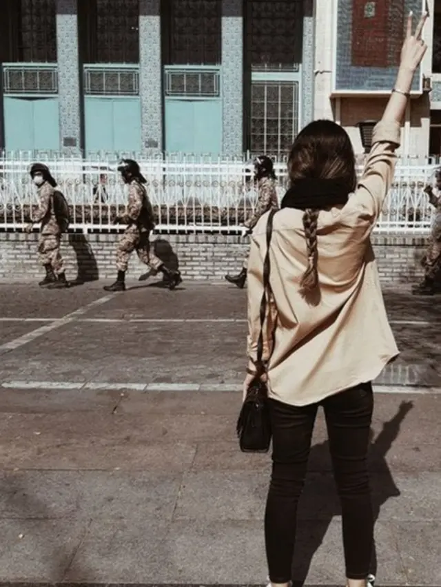 ઈ﻿રાનમાં સુરક્ષાબળો સામે નિયમનું ઉલ્લંઘન ક્યારેય આ રીતે થયું નથી