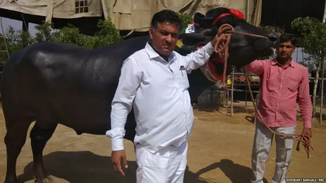 नरेंद्र सिंग शहेनशाहसोबत.