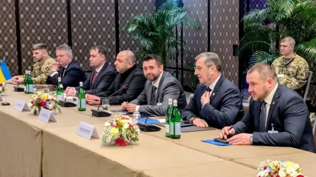 Давид Арахамія у складі української переговорної групи під час тристоонніх перемовин з США та Росією, лютий 2026 рік