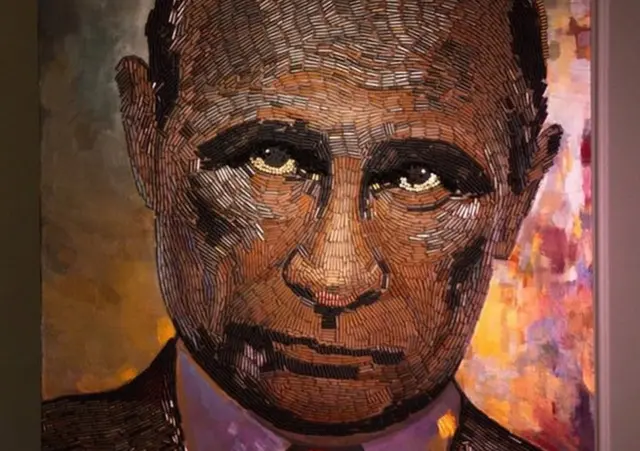 Портрет президента Росії Володимира Путіна, викладений з гільз